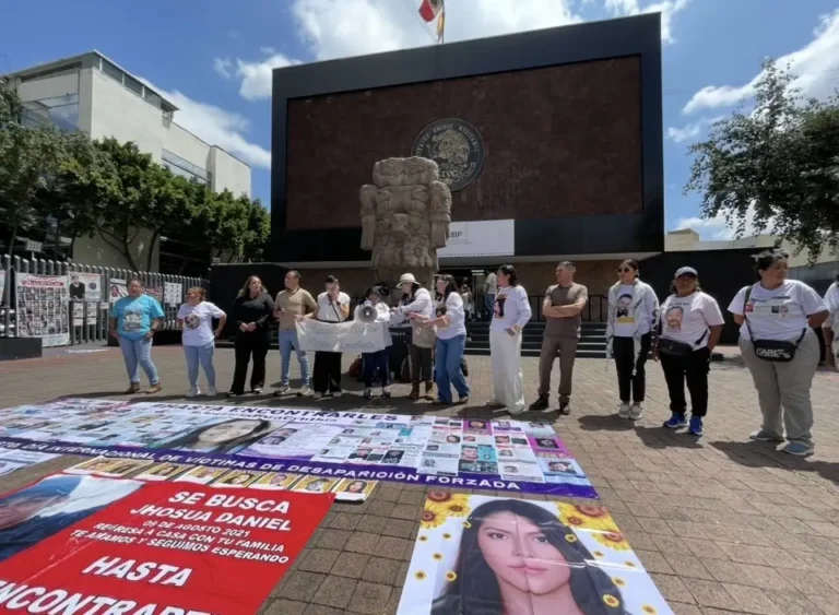 Familias buscadoras durante una protesta en la Ciudad de México