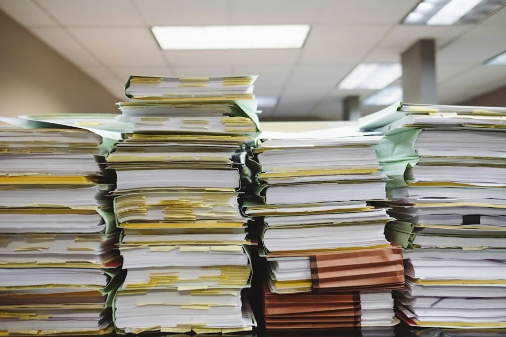Expedientes judiciales y documentos para consulta de plazos procesales