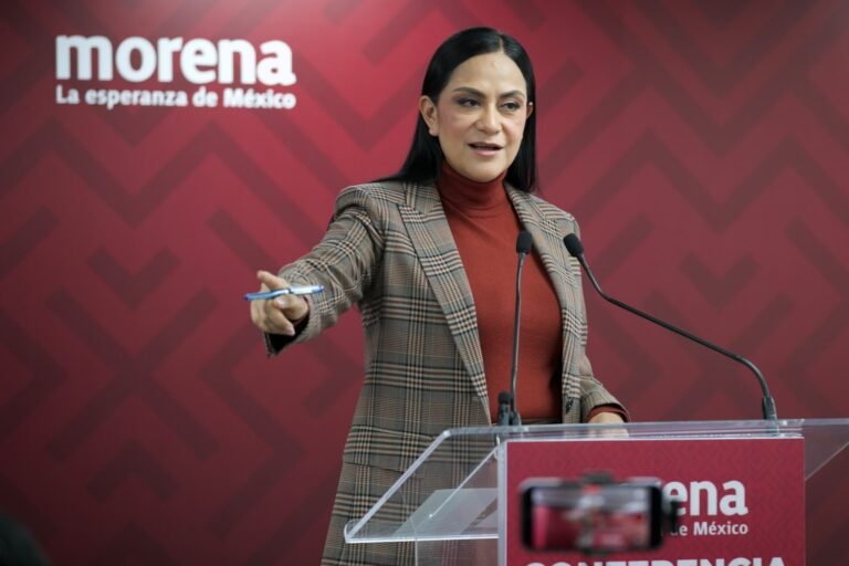 Ariadna Montiel durante una conferencia de Morena sobre las investigaciones del caso CIA en Chihuahua
