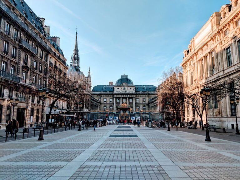 Palacio de Justicia de París. Fotografía ilustrativa de Constanze Marie / Pexels.