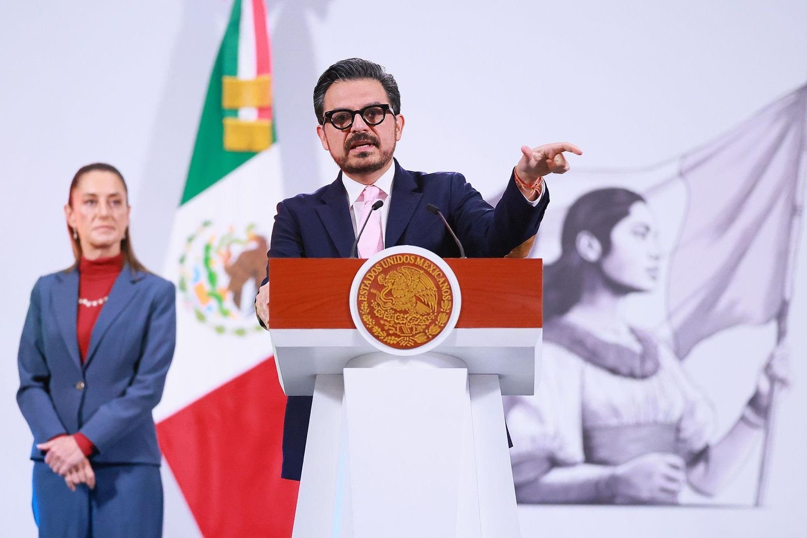 Zoé Robledo, director general del IMSS, en conferencia; imagen de archivo